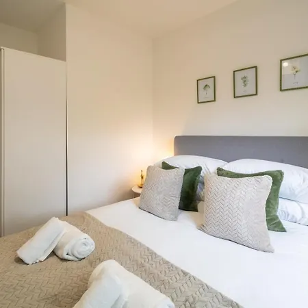 Comfy One Br | Free Parking Apartment Taunton Exterior photo