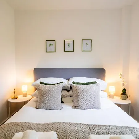 Comfy One Br | Free Parking Apartment Taunton Exterior photo