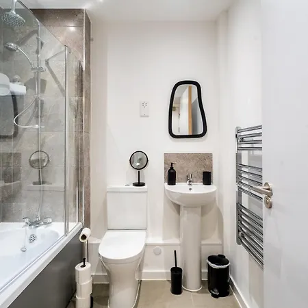 Comfy One Br | Free Parking Apartment Taunton Exterior photo